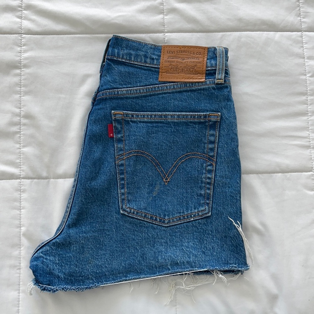 Levi ribcage shorts